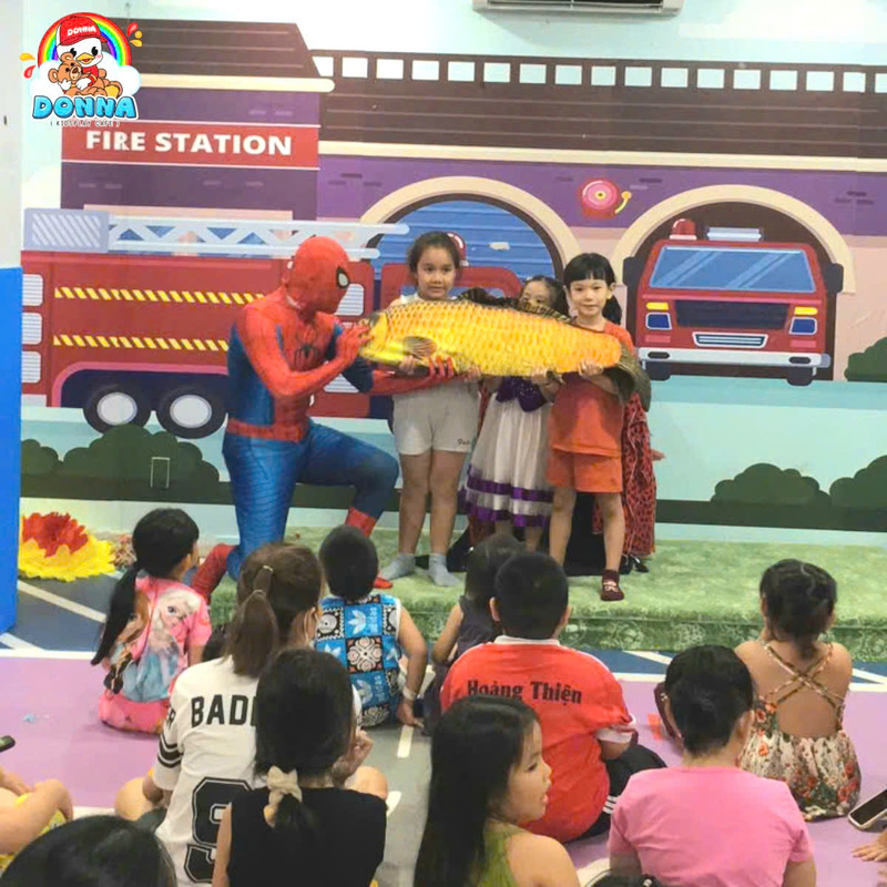 Ảo thuật gia siêu anh hùng - Đêm biểu diễn ý nghĩa cho các bé (Nguồn: DONNA)
