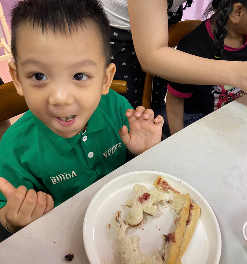 Khoảng khắc đáng yêu tại Workshop Làm bánh Sandwich (Nguồn: DONNA)