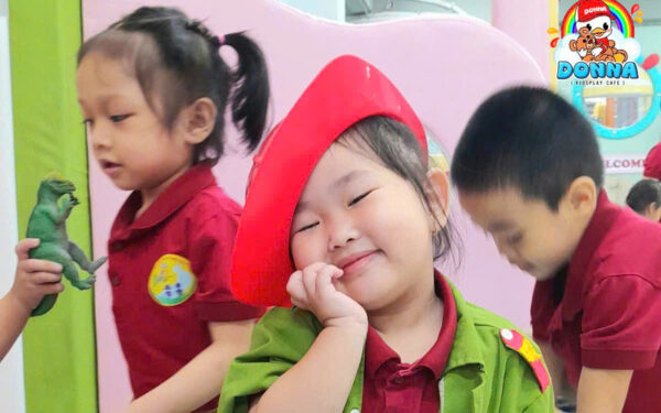 Các bé trường mầm non Vàng Anh được thỏa sức hóa thân vào các nhân vật yêu thích (Nguồn: DONNA)