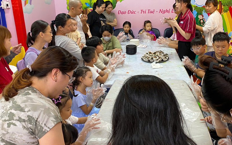 Hình ảnh Workshop làm Cơm Nắm: Không khi nhộn nhịp, rộn ràng (Nguồn: DONNA)