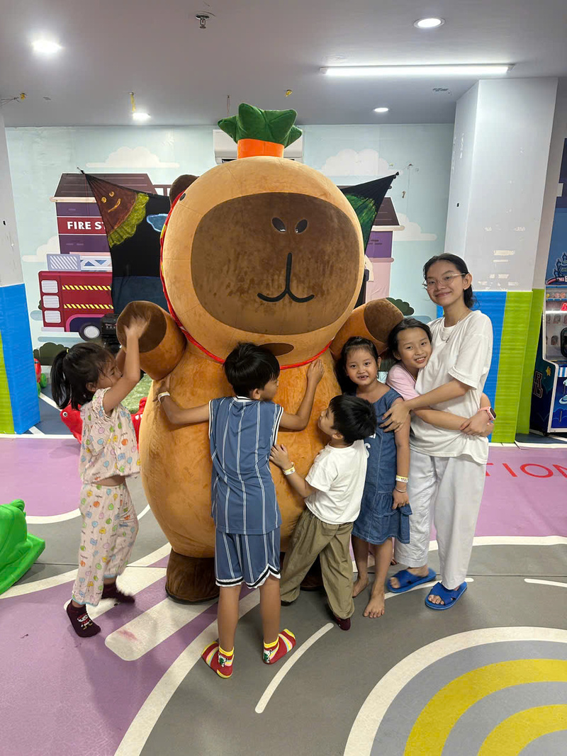 Mascot đổ bộ nhà DONNA (Nguồn: DONNA)