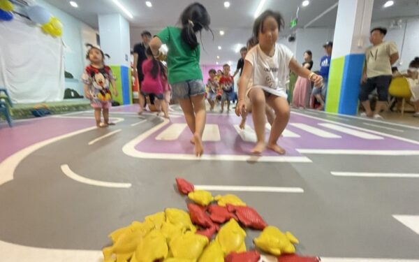 Minigame Ai nhanh hơn quận 8 tại DONNA (Nguồn: DONNA)