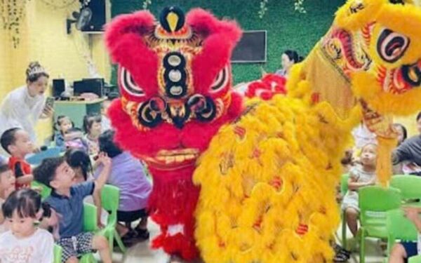 Mùng 2 Tết nhà DONNA: Múa lân, trống hội (Nguồn: DONNA)