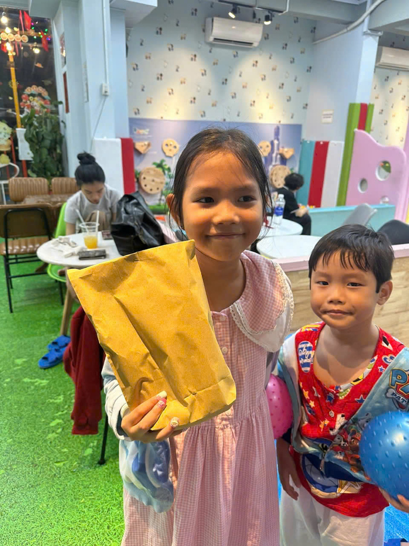 Cùng tham gia chương trình túi mù với DONNA (Nguồn: DONNA)