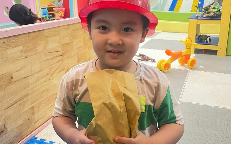 Túi mù tháng 8 lần 2: Bé vừa chơi vừa có quà (Nguồn: DONNA)