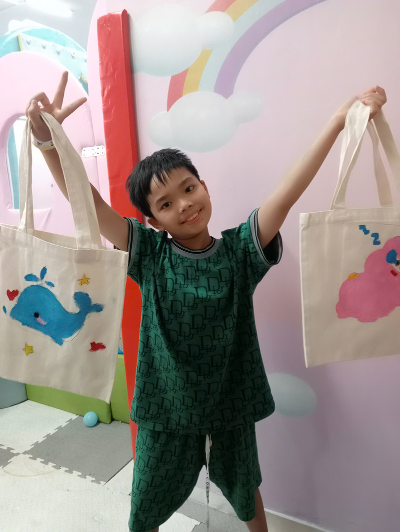 Hình ảnh trong workshop Vẽ túi canvas (Nguồn: DONNA)