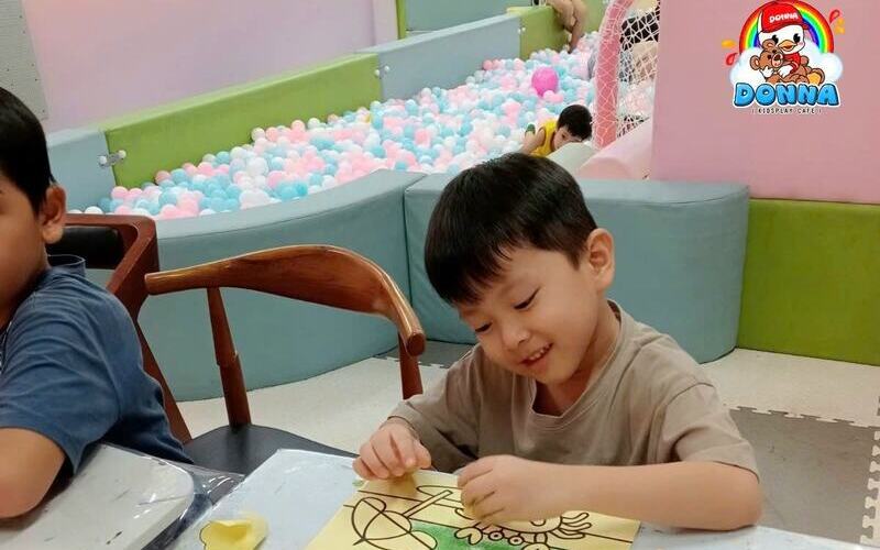 Bé thoải mái sáng tạo với các workshop (Nguồn: DONNA)